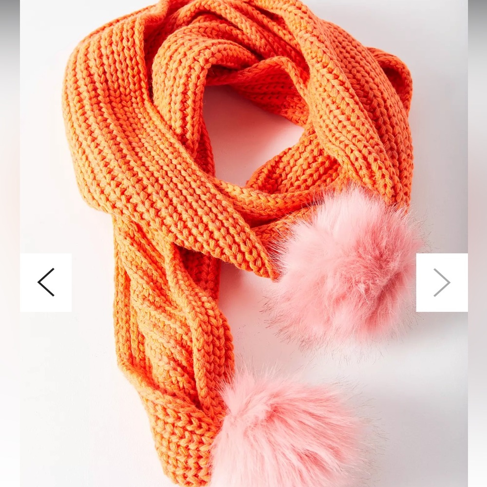 35 UO Colorblocked Pompom Scarf
